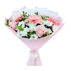 Букет розовые герберы, розовые розы и белая кустовая хризантема